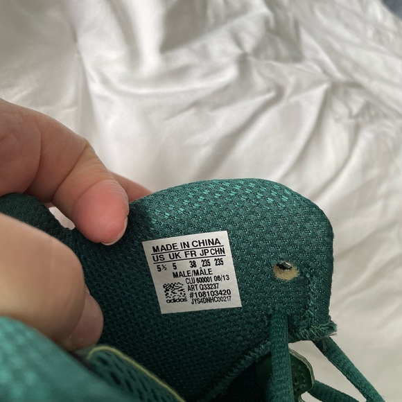 D Rose basketball sneakers - Picture 4 of 5